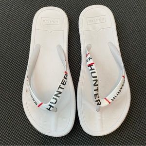 HUNTER white Flip Flop sandals, sz 8